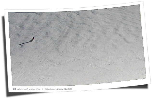 Hochfeiler - Einsamer Skifahrer auf großem Gletscher
