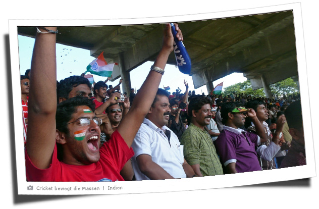 Feiernde Cricketfans in Indien